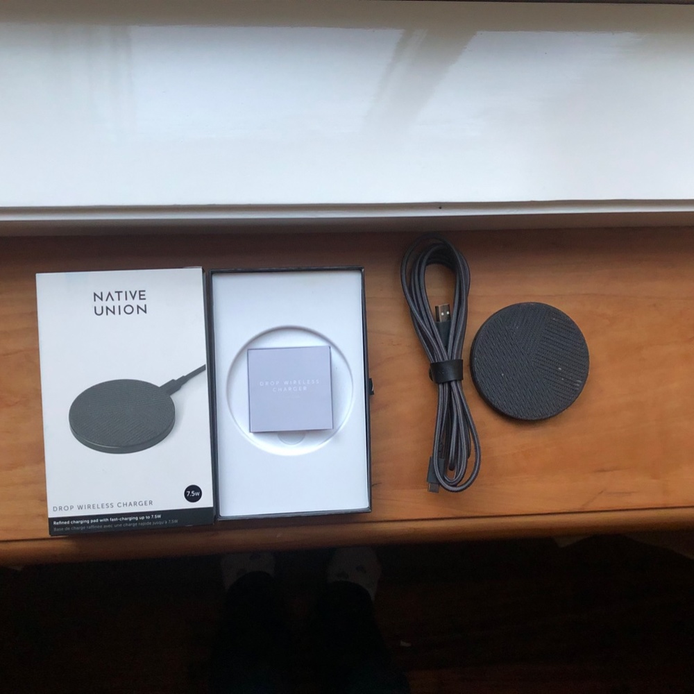 Native Union Drop Wireless Charger in Color Slate